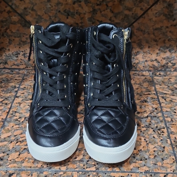 Black Quilted High-Top Sneakers - Picture 4 of 5